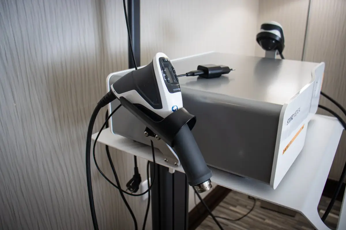 Equipamento Storz Medical D-ACTOR para terapia por ondas de choque