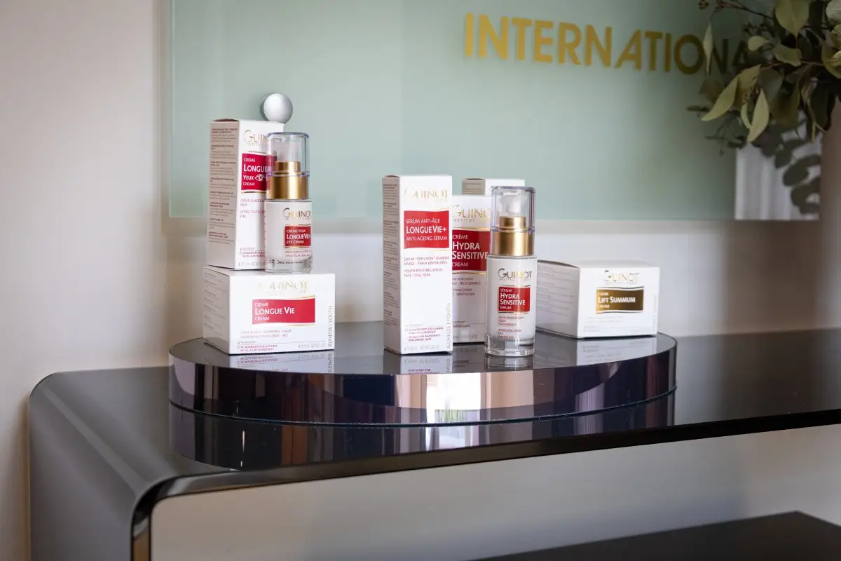 Produtos de cuidados faciais Guinot expostos na Clibioestética.